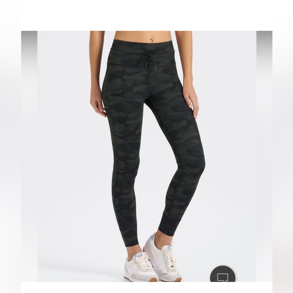❤️ Vuori Green Camo Daily Leggings